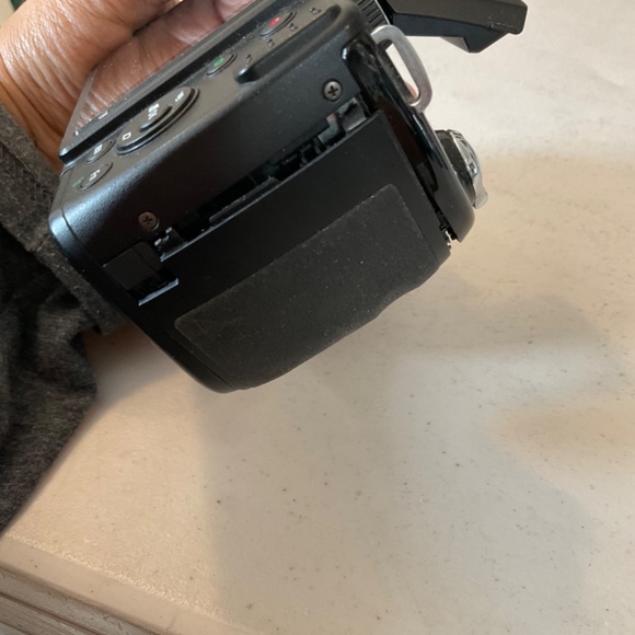 Sanyo VPC-E2100 Digital Camera For Parts Only - Picture 4 of 15